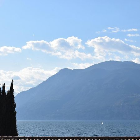 Albergo Al Pescatore Brenzone sul Garda Exterior foto