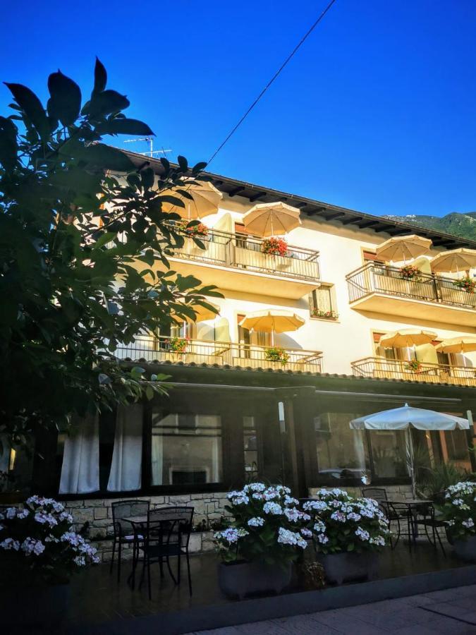 Albergo Al Pescatore Brenzone sul Garda Exterior foto