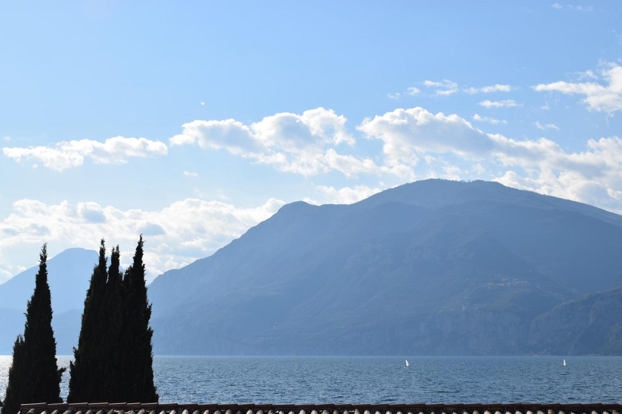 Albergo Al Pescatore Brenzone sul Garda Exterior foto