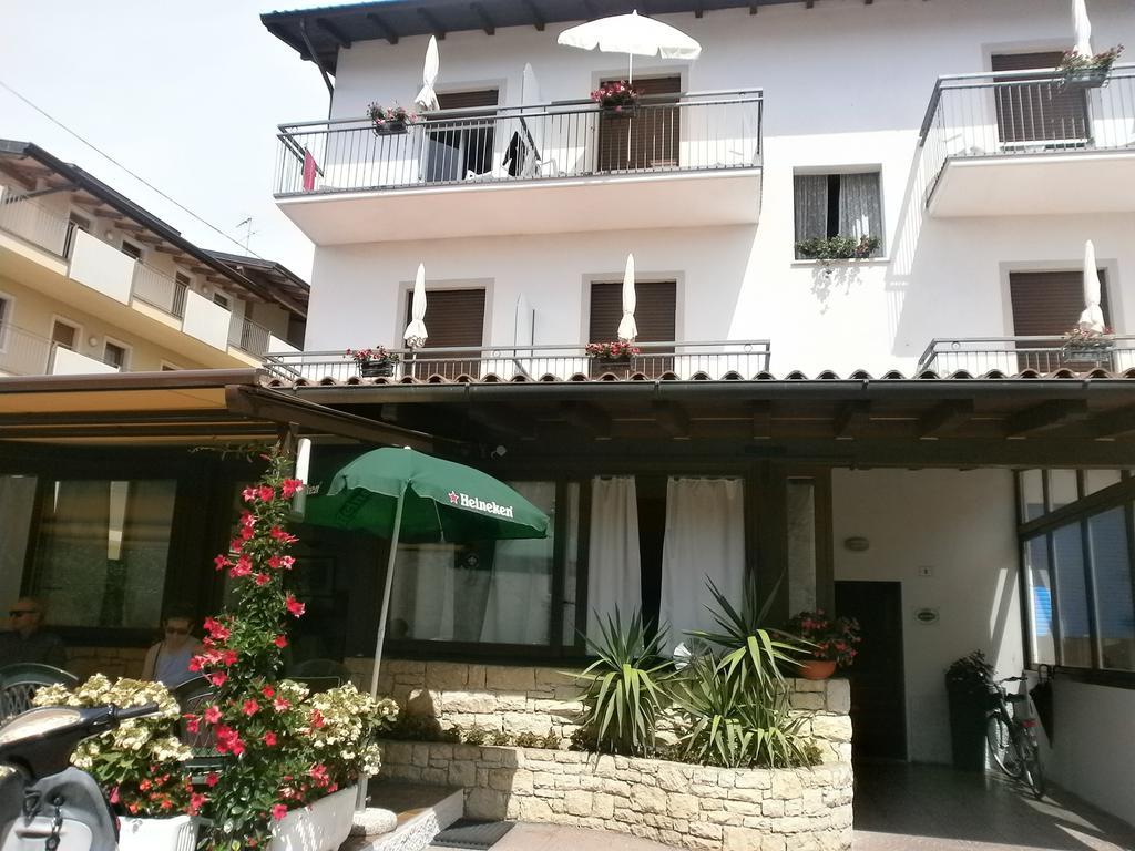 Albergo Al Pescatore Brenzone sul Garda Exterior foto