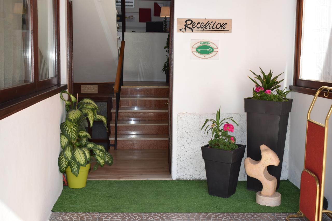 Albergo Al Pescatore Brenzone sul Garda Exterior foto