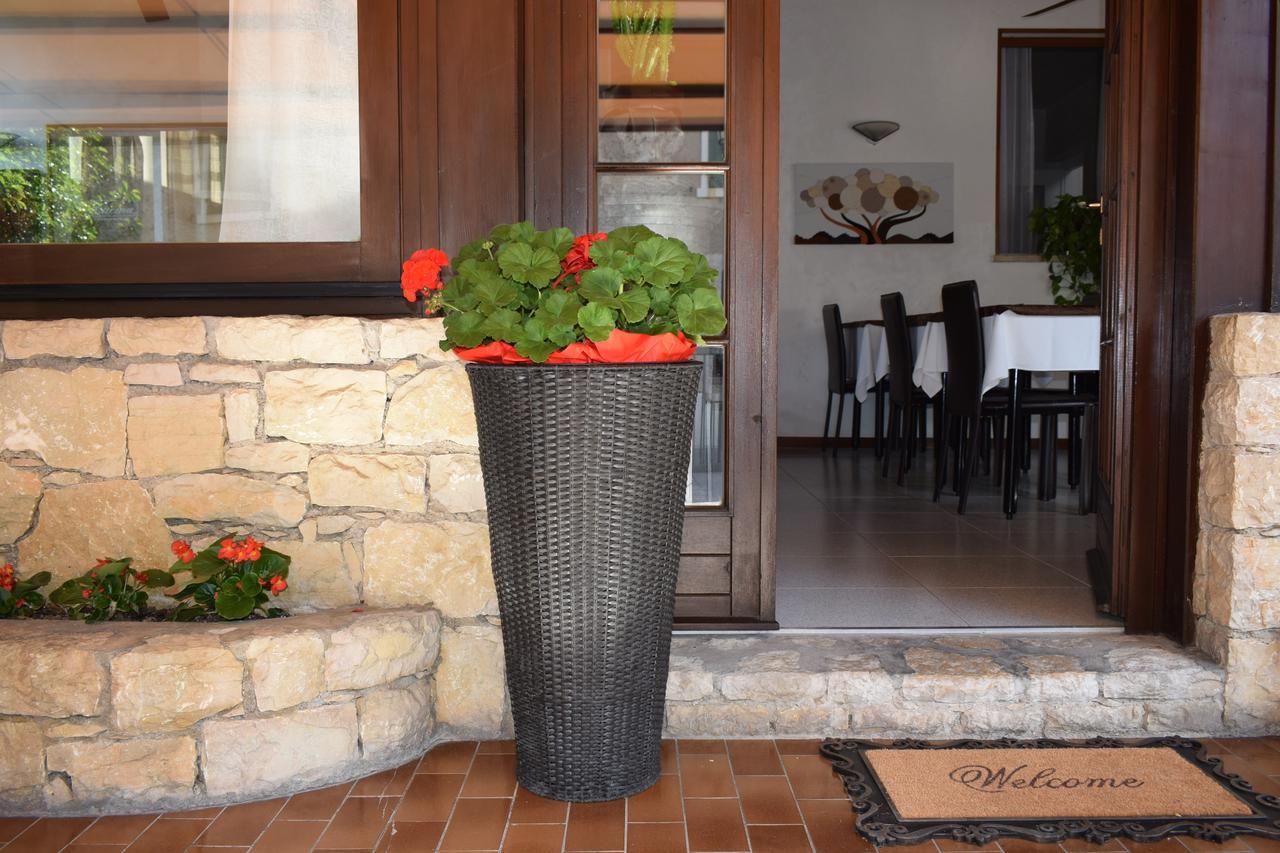 Albergo Al Pescatore Brenzone sul Garda Exterior foto