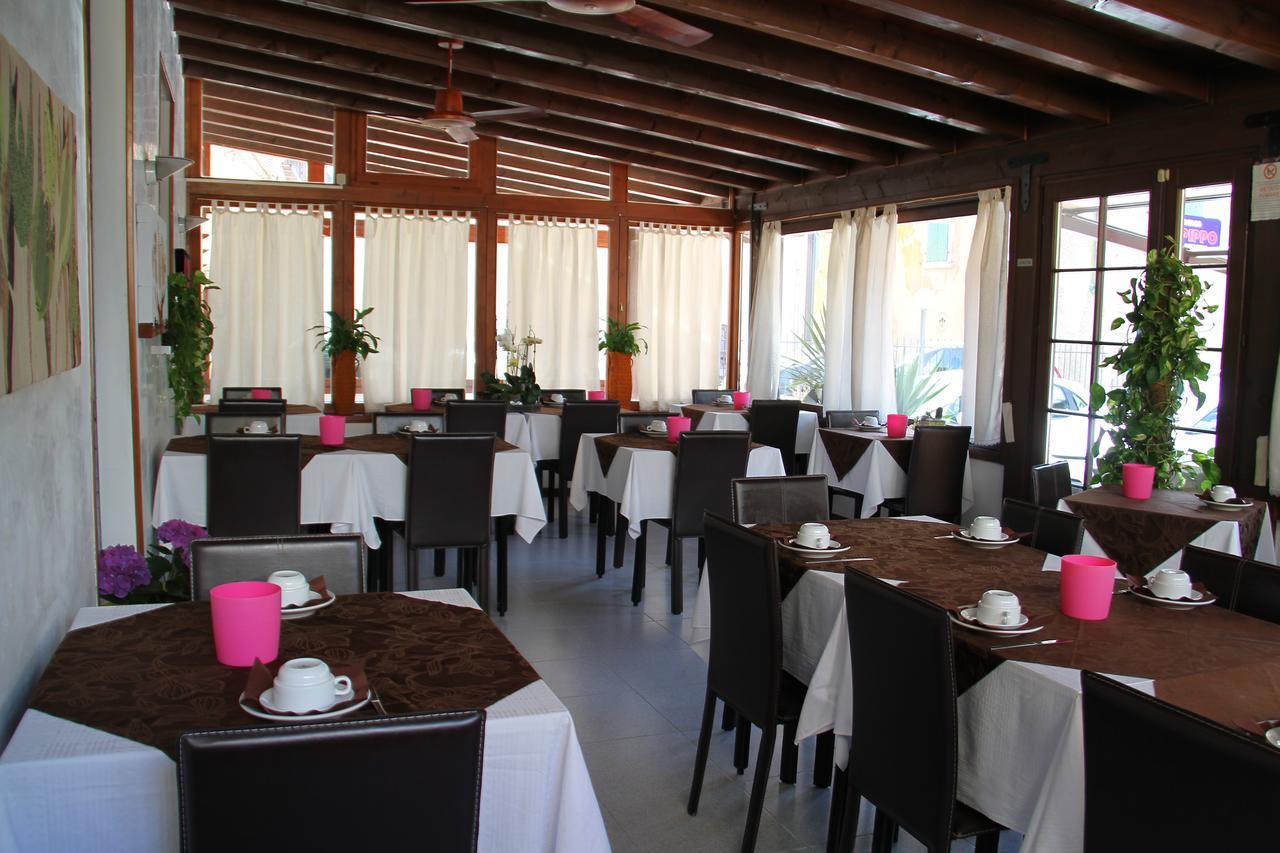 Albergo Al Pescatore Brenzone sul Garda Exterior foto