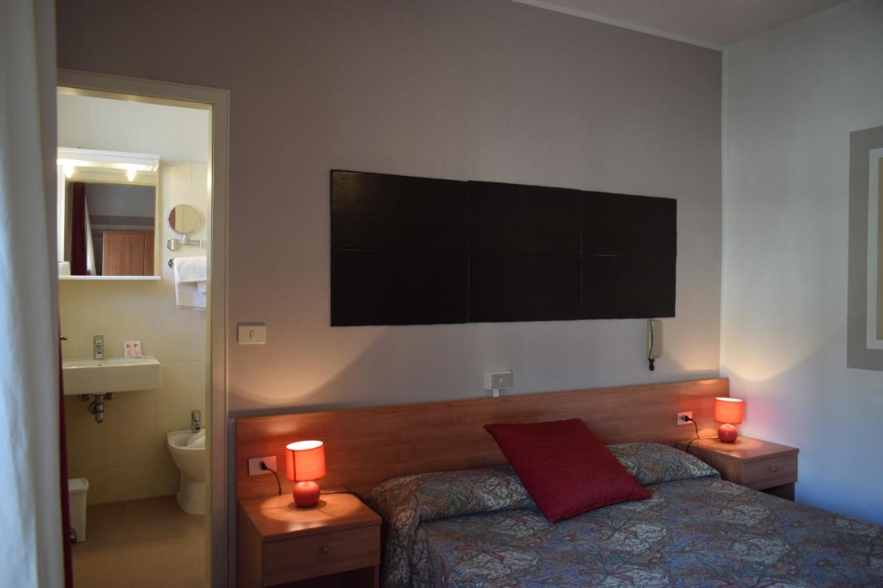 Albergo Al Pescatore Brenzone sul Garda Exterior foto