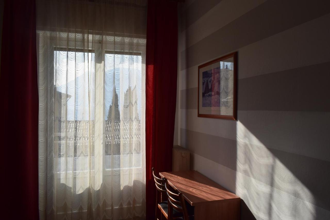 Albergo Al Pescatore Brenzone sul Garda Exterior foto