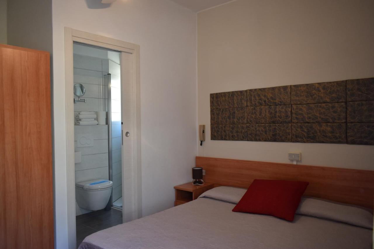 Albergo Al Pescatore Brenzone sul Garda Exterior foto