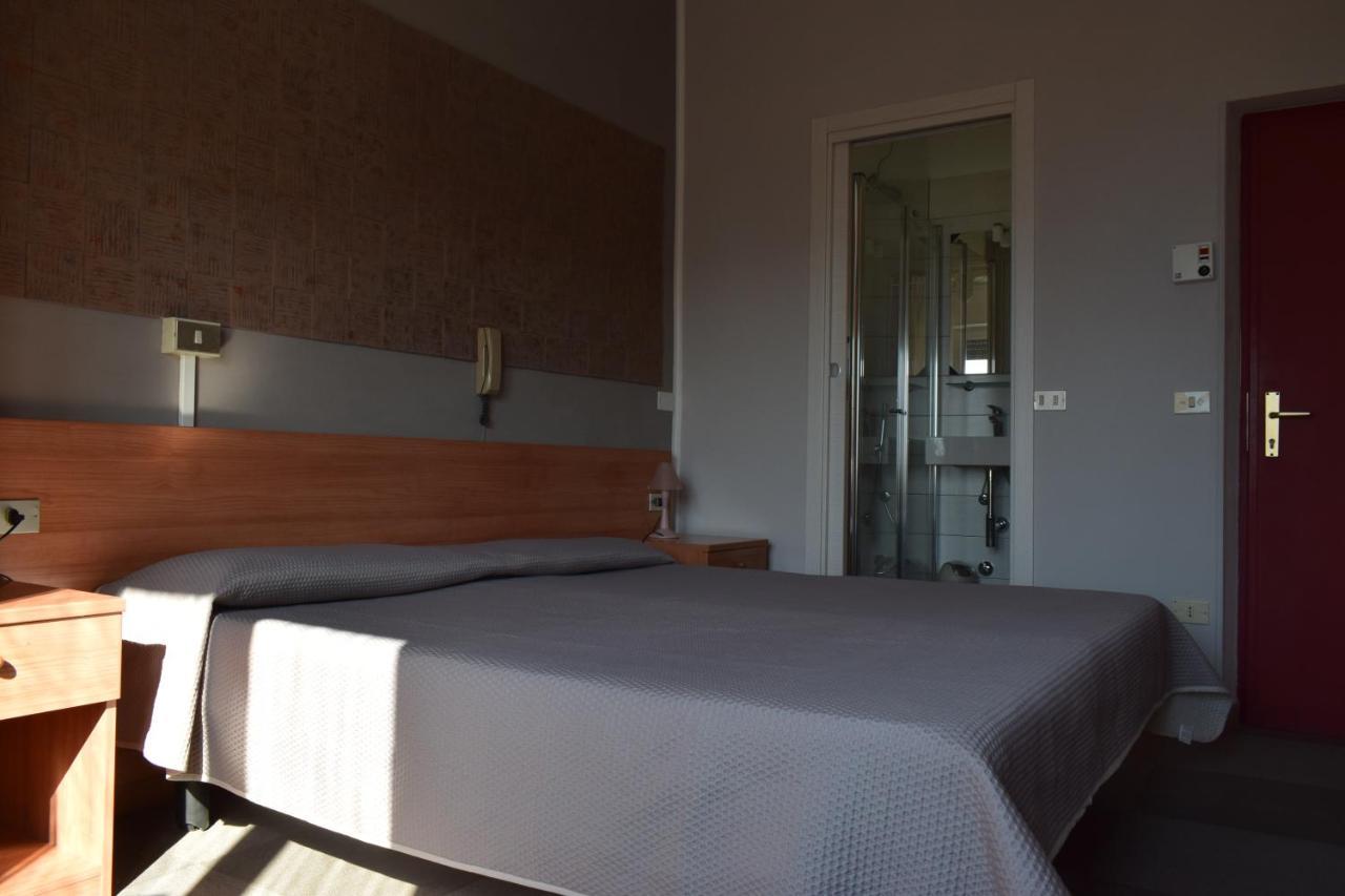 Albergo Al Pescatore Brenzone sul Garda Exterior foto