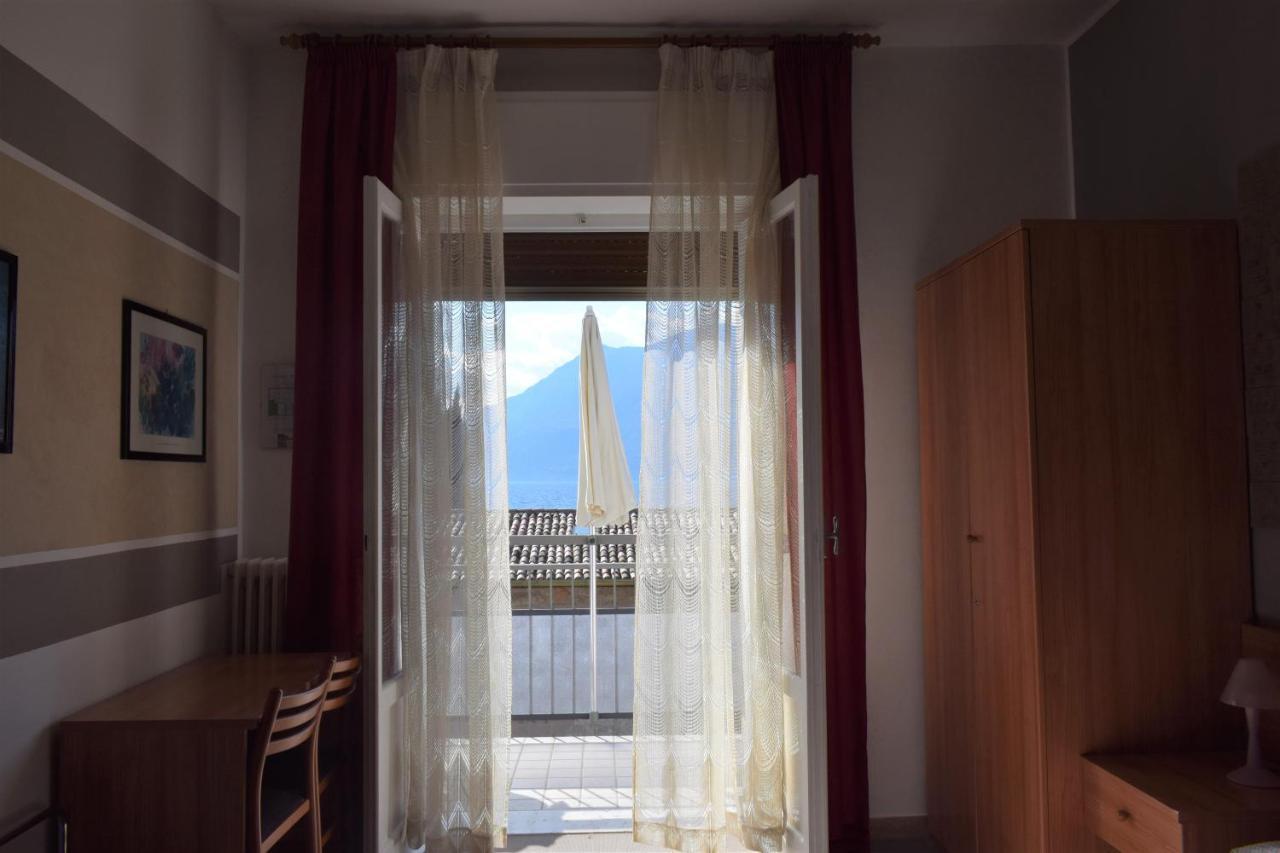 Albergo Al Pescatore Brenzone sul Garda Exterior foto