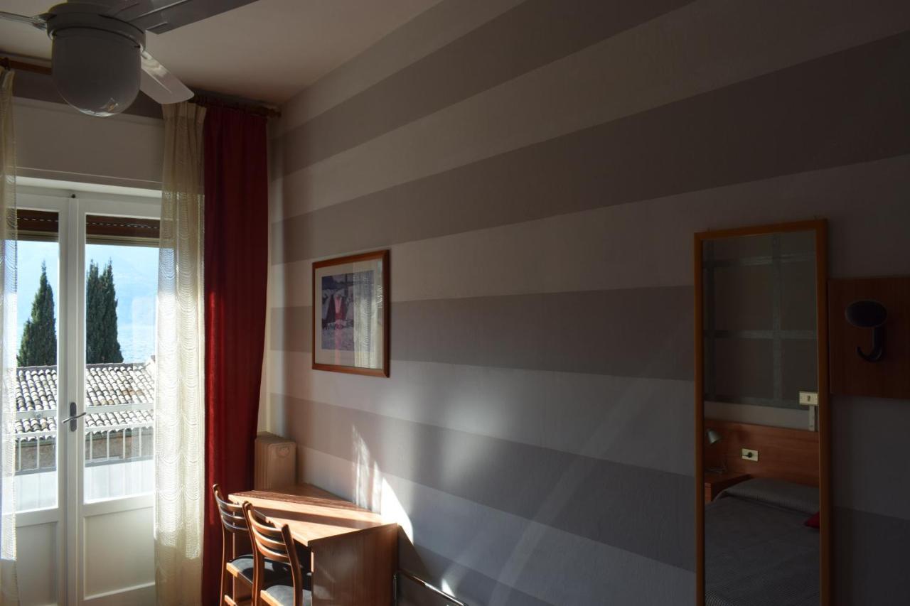 Albergo Al Pescatore Brenzone sul Garda Exterior foto