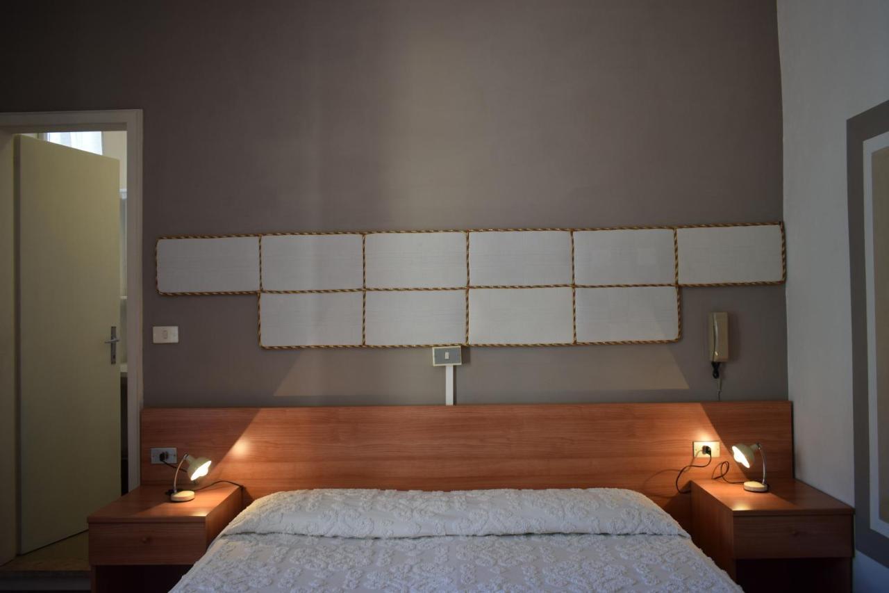 Albergo Al Pescatore Brenzone sul Garda Exterior foto