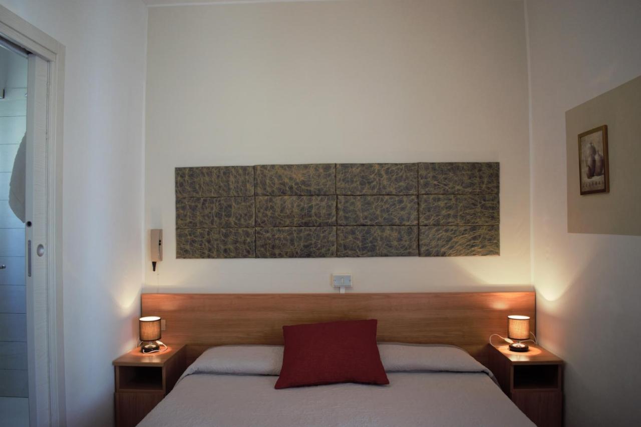 Albergo Al Pescatore Brenzone sul Garda Exterior foto
