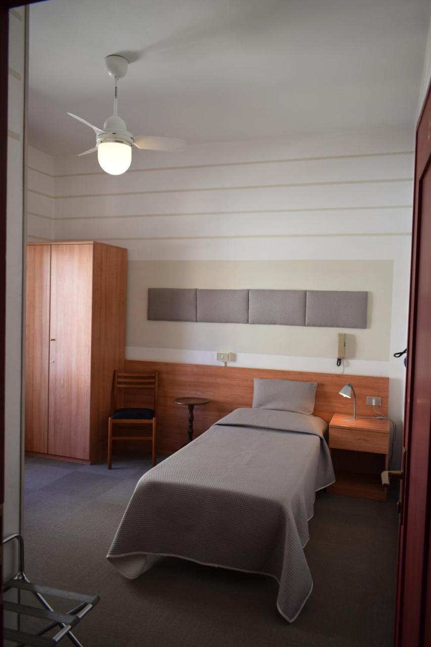Albergo Al Pescatore Brenzone sul Garda Exterior foto