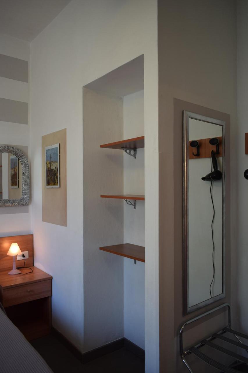 Albergo Al Pescatore Brenzone sul Garda Exterior foto