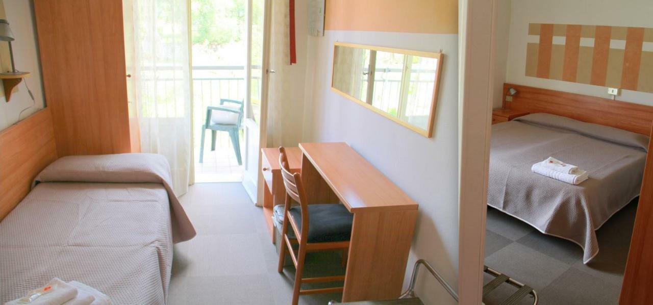 Albergo Al Pescatore Brenzone sul Garda Exterior foto