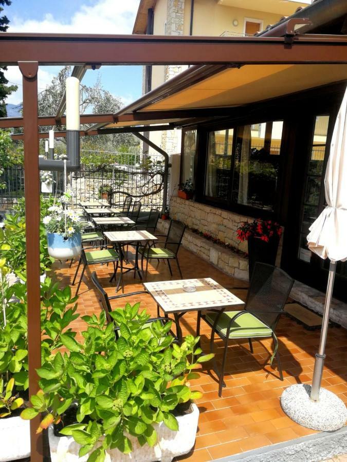 Albergo Al Pescatore Brenzone sul Garda Exterior foto