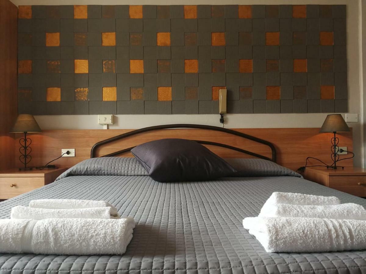 Albergo Al Pescatore Brenzone sul Garda Exterior foto