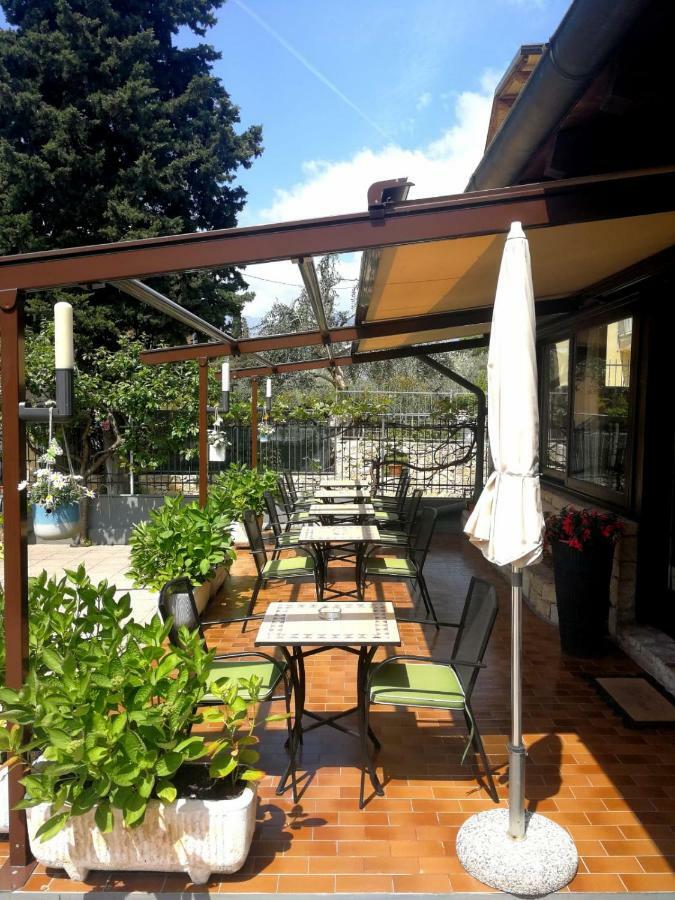 Albergo Al Pescatore Brenzone sul Garda Exterior foto