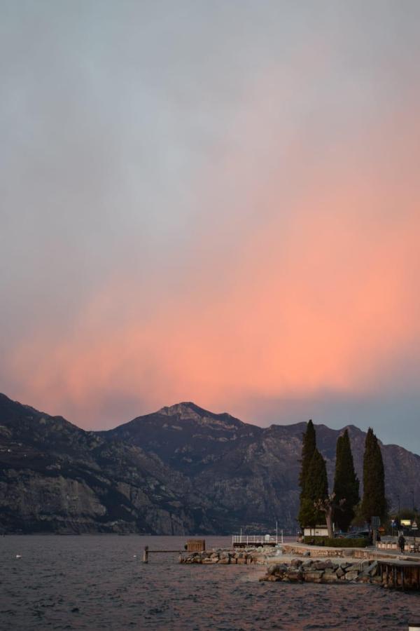 Albergo Al Pescatore Brenzone sul Garda Exterior foto