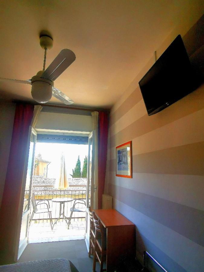 Albergo Al Pescatore Brenzone sul Garda Exterior foto